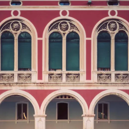 Priuli Heritage سبليت